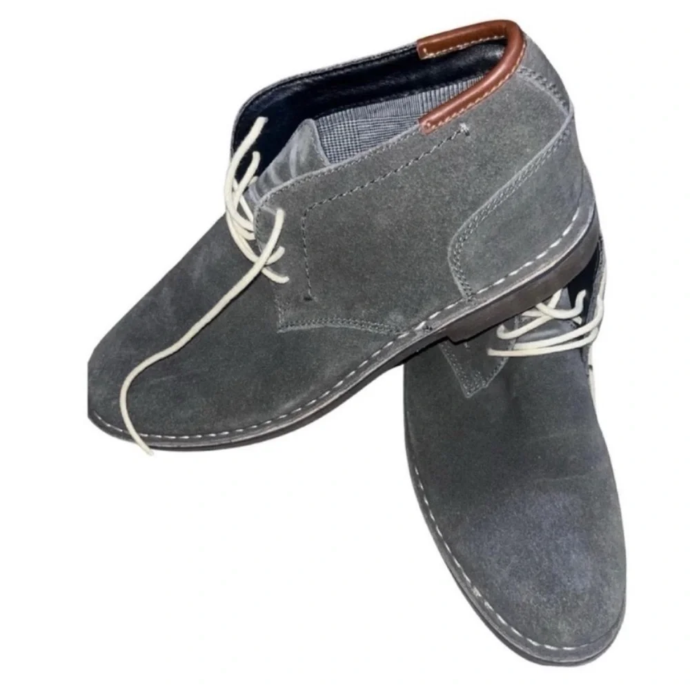 Men’s Kenneth Cole Leather Grey Suede Chukka Boot Color Desert Wind Size 9.5